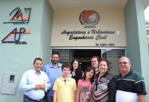 Padre João, Luciano, Lucas, Mayra, Iasmim, Andrey, Miriam e Antônio.